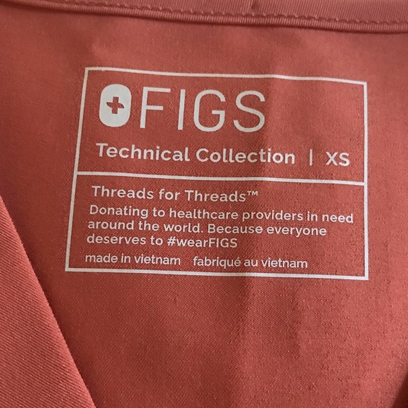 Peach Figs Scrub Top - Picture 2 of 10